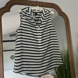 Striped top w/functional buttons perfect to layer